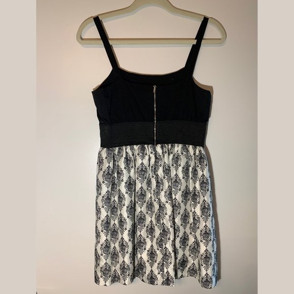 Empire Waist Black & White Dress. Mini length. - Picture 3 of 10